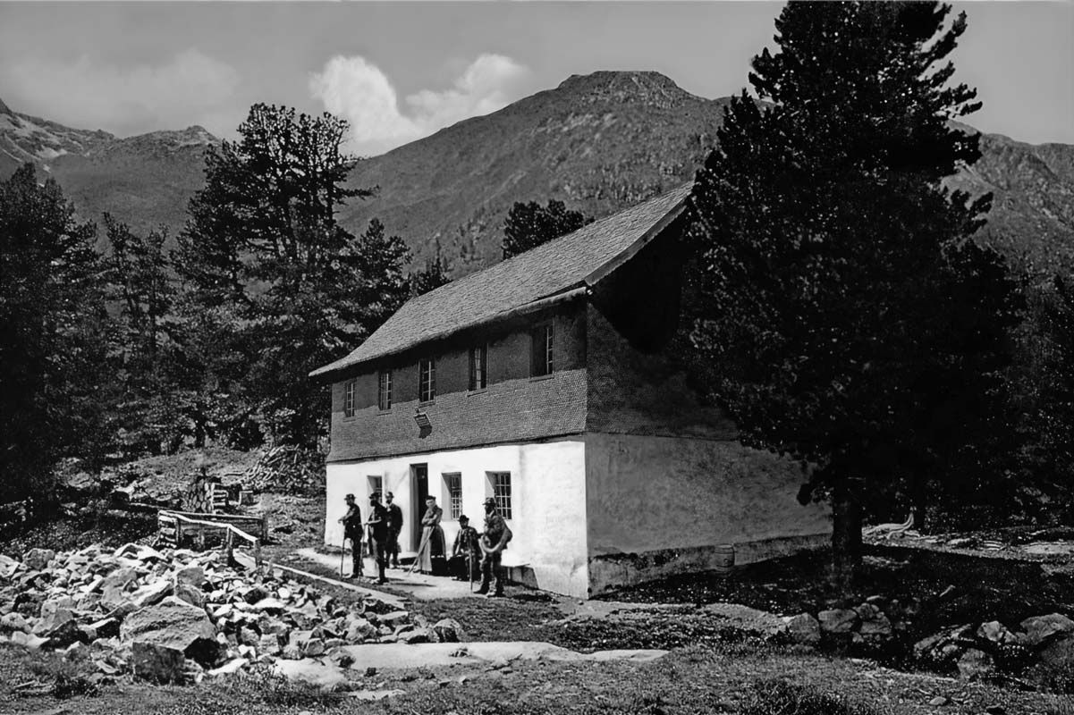 an Historic Photography of hikers and staff standing in front of the Gepatschhaus